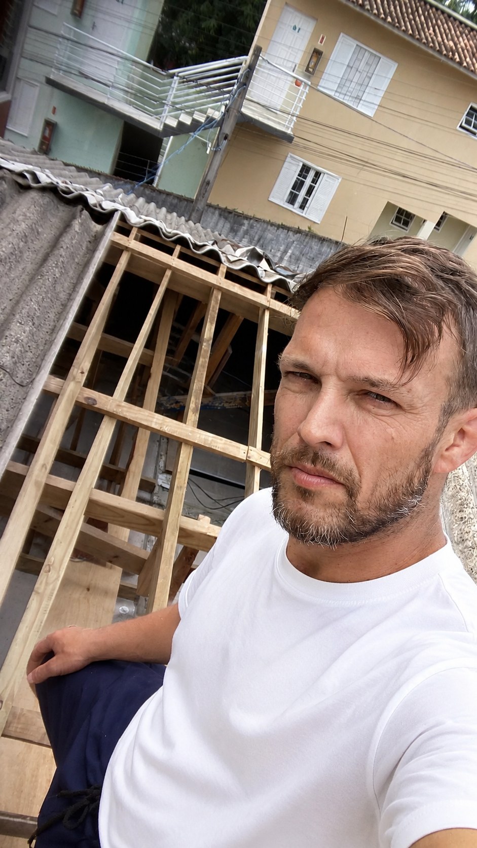 Jacson Fernandes, do Conserto Certo, em obra residencial em Florianópolis